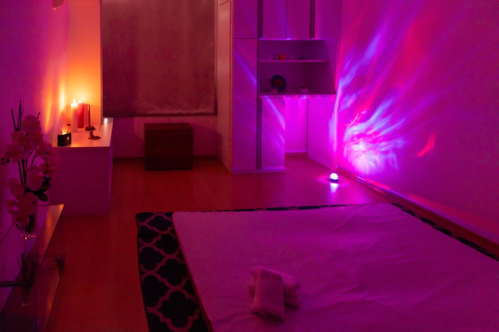 Ambiente com iluminação tântrica especial